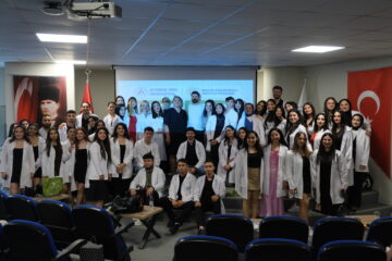 2023 mezunumuz Laçin Eren Yaşar’ın da katılımıyla, 1. Sınıf öğrencilerimiz beyaz önlüklerini giydi